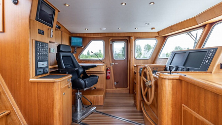 Яхта Privateer Trawler 50
